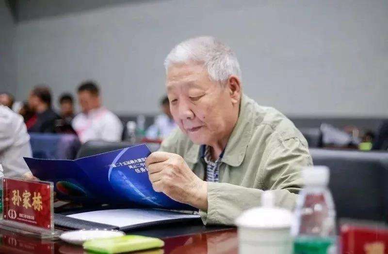 孙家栋在研究资料