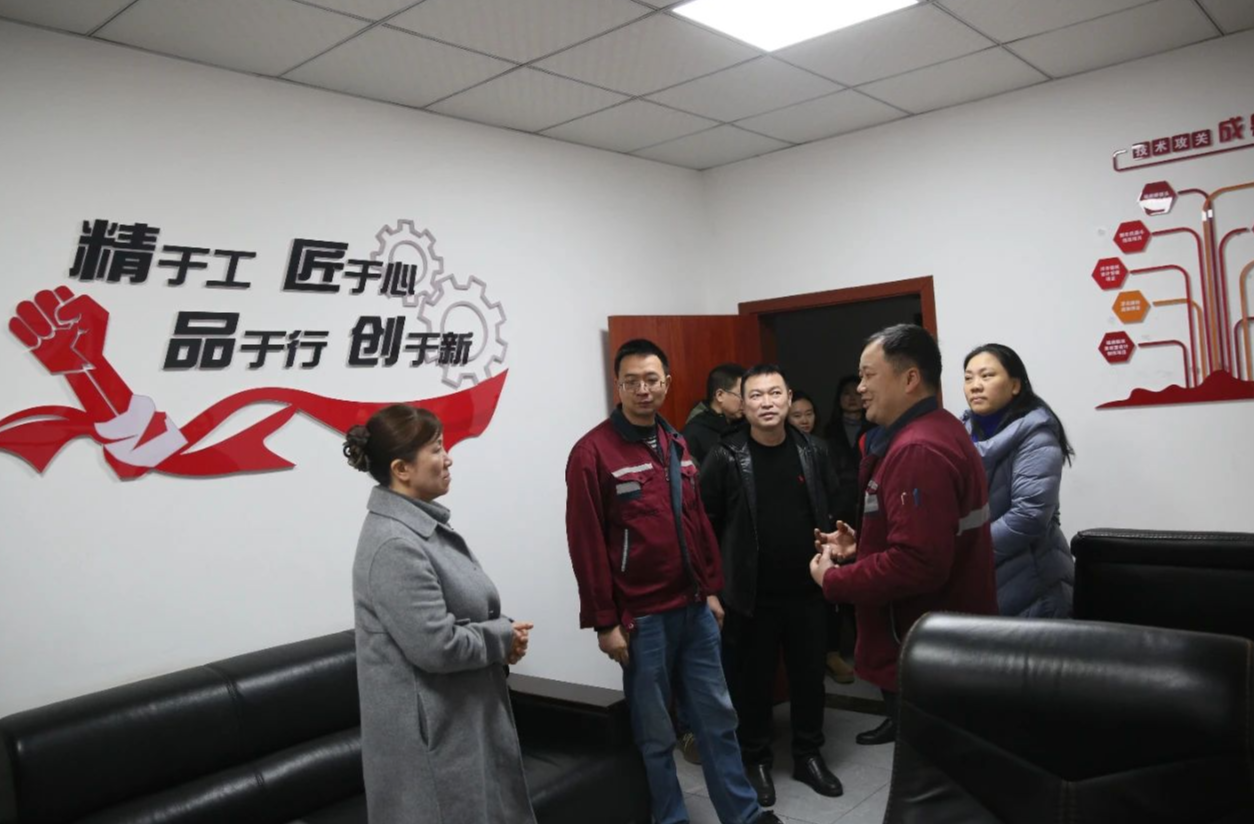 文雨梅一行到珞璜公司调研
