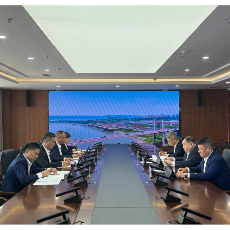 重庆港党委召开2024年第10次党委理论学习中心组学习会