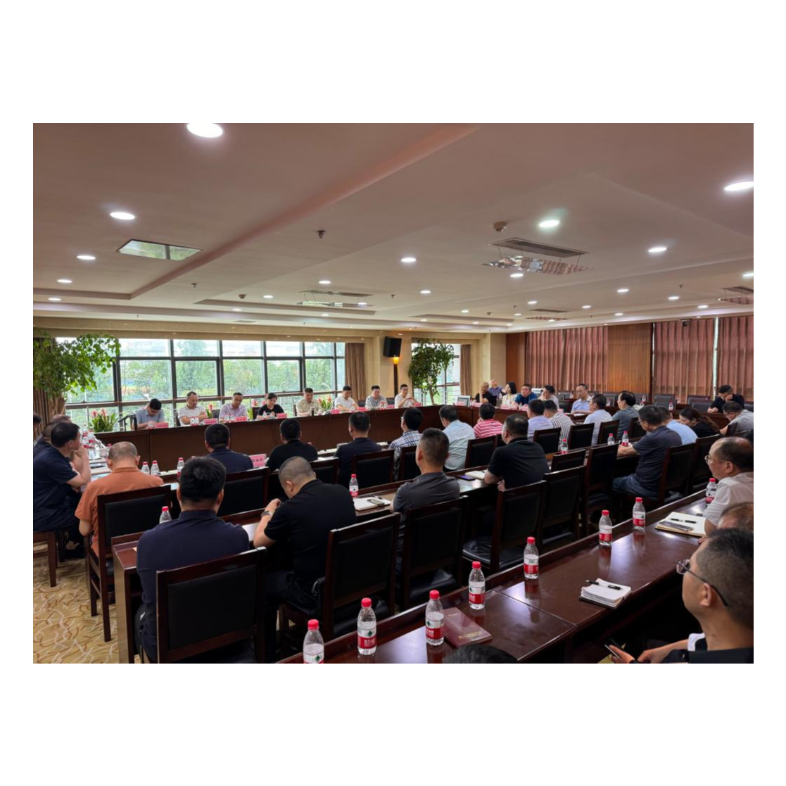 重庆港召开2024年半年生产经营会