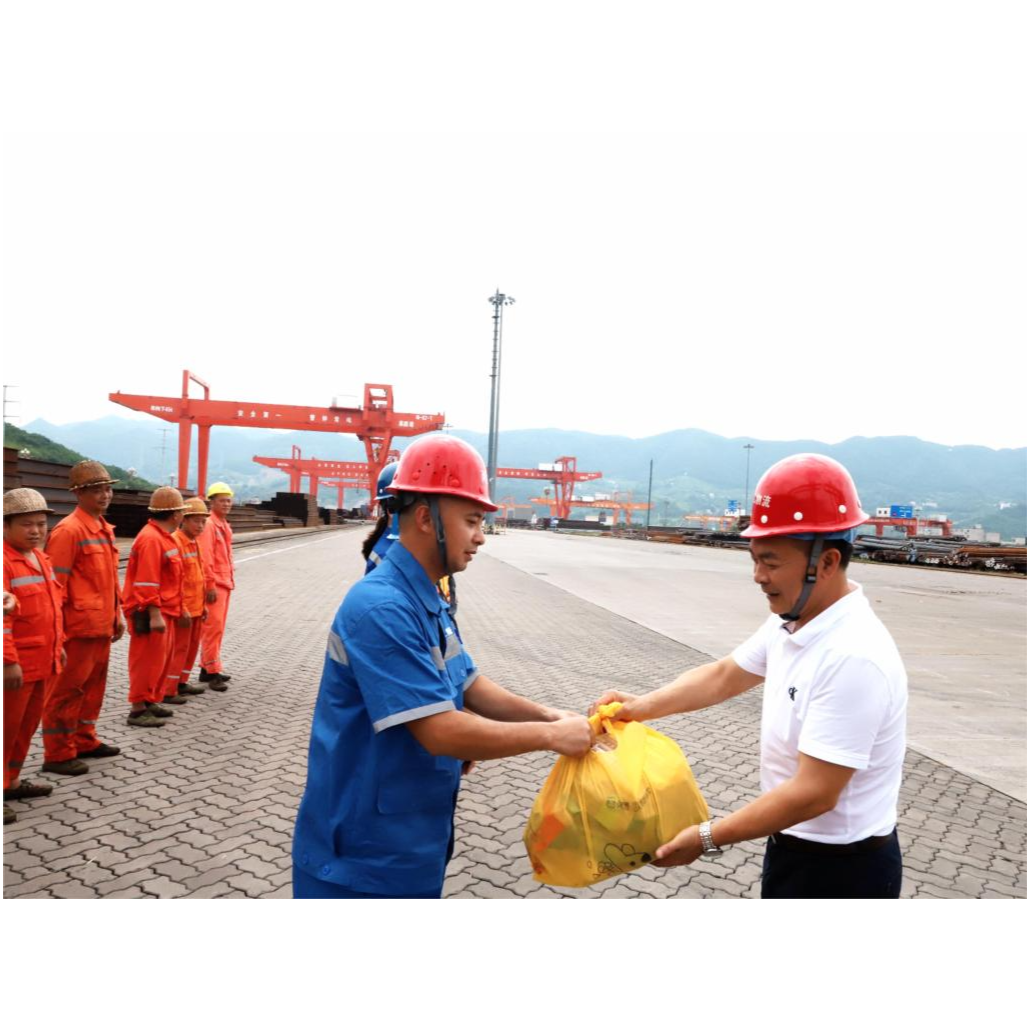 夏日送清凉 慰问暖人心——吴仲全到两江物流公司开展高温慰问